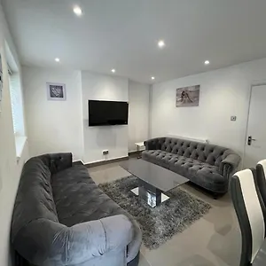 modern-executive-2-bed-apartment-in-london.brighton-hotels-england.com/